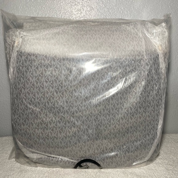 Michael Kors Brooke Lg Zip Hobo in Brown/Acorn - Picture 12 of 12